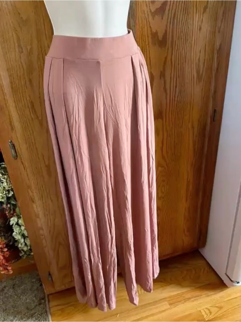 Women's pants Dusty Rose - Elegant Pleated Flow